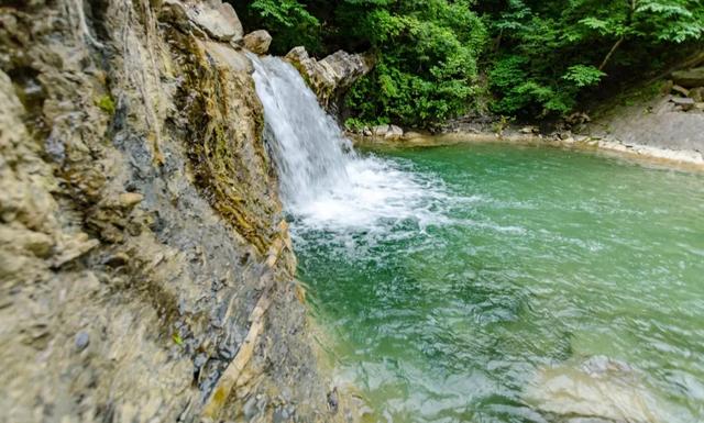 福州有个避暑地火了，被誉为“小九寨沟”，游客：太好玩了