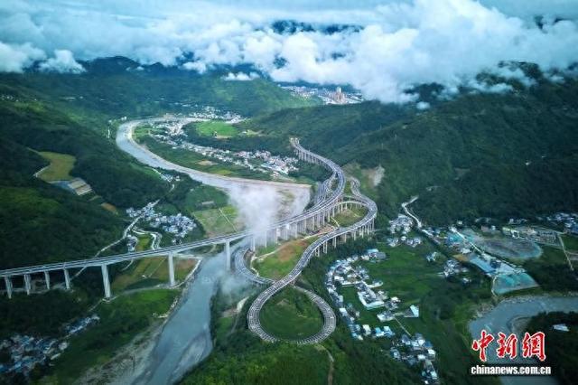 九绵高速催生“快旅慢游”新体验 四川加快推进交旅融合