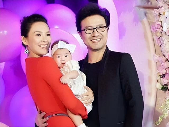 离春节不到两个月，46岁章子怡再次官宣喜讯，撕碎汪峰仅剩的体面