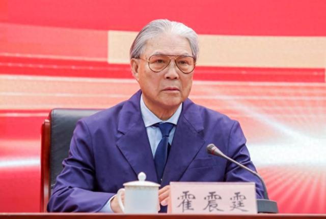 结婚13年，44岁郭晶晶再次迎来喜讯，官媒发文，终于等到这一天