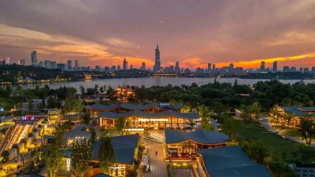 我能想到最浪漫的事，在这里发生……