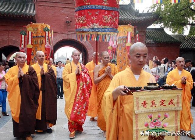 少林寺换方丈后变样了？门票 80 块还带二维码，素斋 50 元竟不给卫生纸！