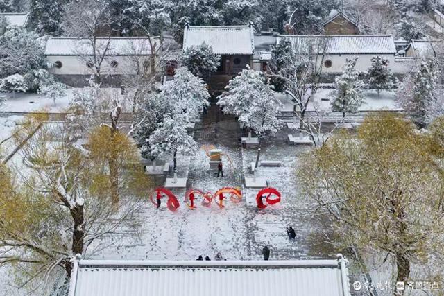 华山冬雪舞祥龙