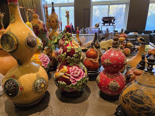 社区达人|朴素葫芦变身精美工艺品，“葫芦康	”用镶嵌工艺为葫芦“点睛”