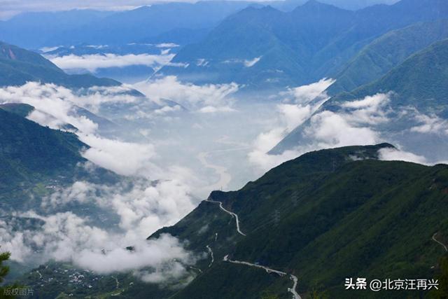 雅康高速已通，加上川藏高速、铁路，二郎山就不再是障碍了