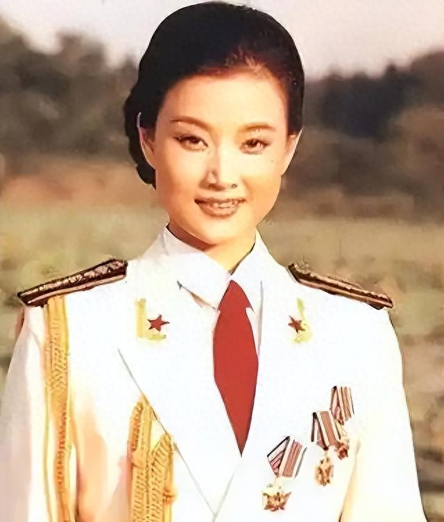 宋祖英和老友在北京观看京剧《穆桂英挂帅》