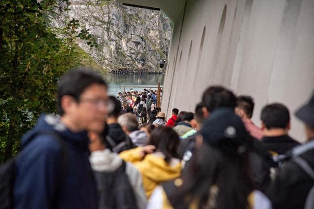 潮评丨县域游跑赢5A，Z世代情绪消费重塑旅游市场
