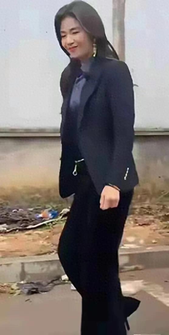 没滤镜47岁刘涛长啥样？路人偶遇照曝光，网友：和网上夸的不一样