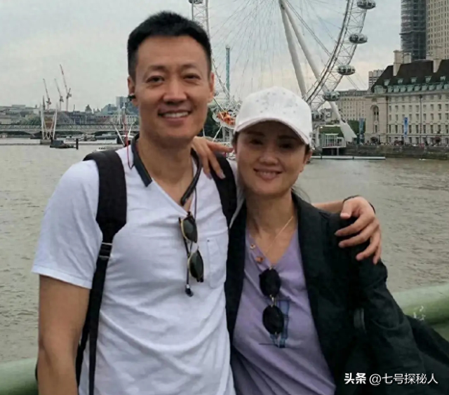 距春节不到2月，52岁辛柏青高调传出喜讯，朱媛媛终于可以放心了