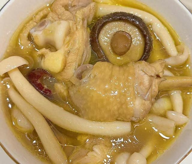 炖好喝又营养的鸡汤怎么做（入秋后）
