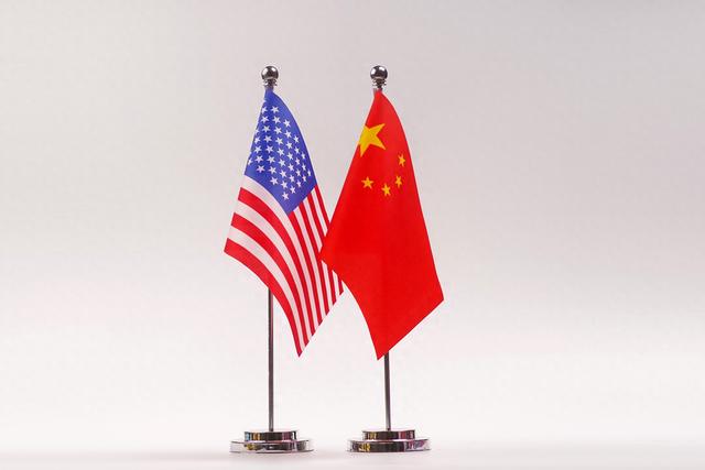 中美上桌谈判前	，特朗普通知中国，一个不变，白宫已踢走反华官员