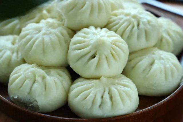 制作包子的方法与步骤（早餐不知道吃什么不妨试试这个又白又胖的大包子）