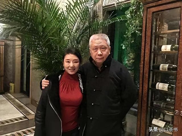 原来马未都妻子是她，怪不得做啥都能来财，真是娶一个贤妻旺三代