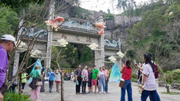 酉阳迎来首批百余人泰国精品旅游团