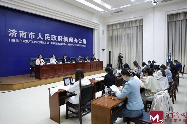 体验周期间，济南22家景区推出系列优惠政策，为医护人员和医学生准备了专属礼遇