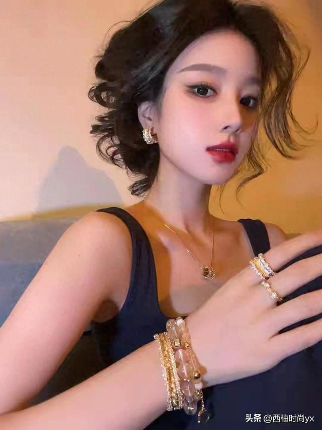 河北保定一校花好漂亮， 身高169cm，体重48kg 美的让人移不开眼