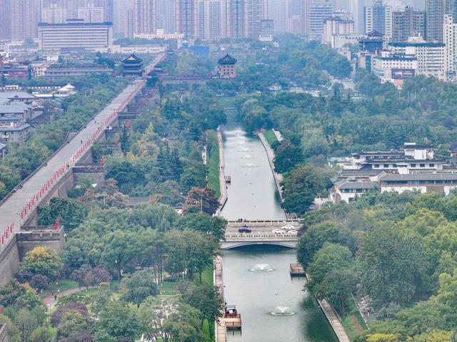 城墙内外 秋景宜人