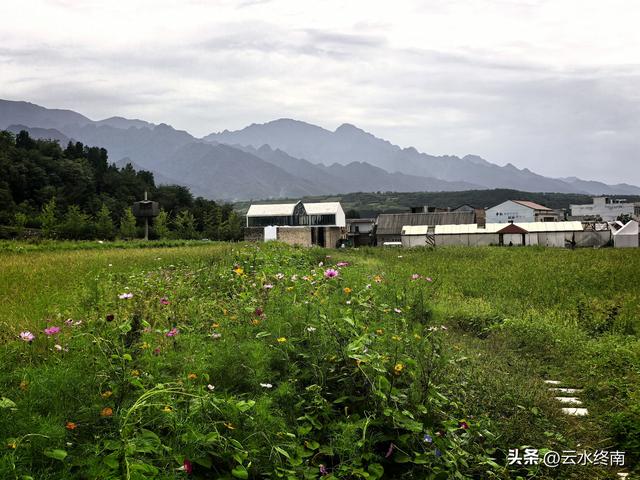 在西安最美免费露营地感叹：坡地变梯田，梯田变草原。真是神奇