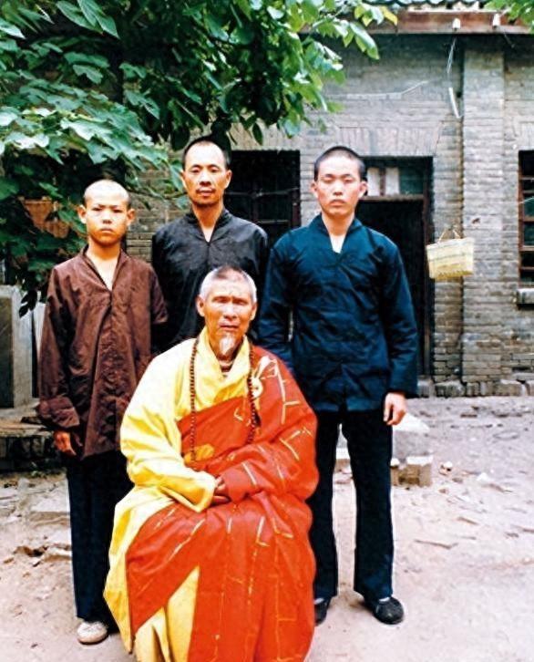 善恶到头终有报！少林寺新住持刚上任两天，恶心的一幕就出现了