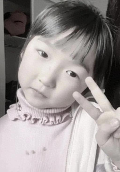 有预感？8岁女孩被撞身亡，前一日妈妈连发七个作品，很爱很爱她