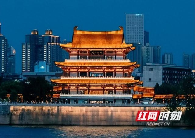 夜游必打卡！长沙杜甫江阁、湘江游轮上榜