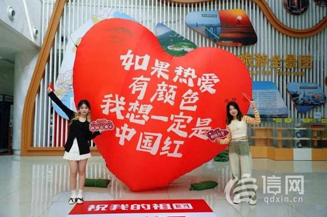 崂山区“盛装”迎双节 满城“中国红”点燃家国情怀