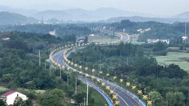 行笔江淮｜环万佛湖公路披“靓装” 成舒城生态旅游新名片