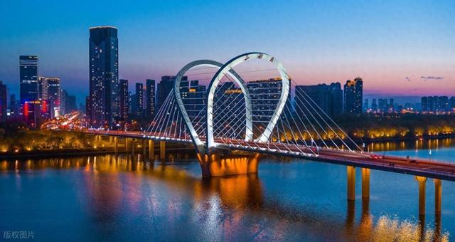 继大连之后，辽宁省又一“黑马城市”要起飞，比鞍山更有底蕴