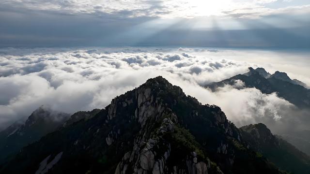 爬华山和泰山哪个更累？一文搞懂两座名山怎么爬才过瘾