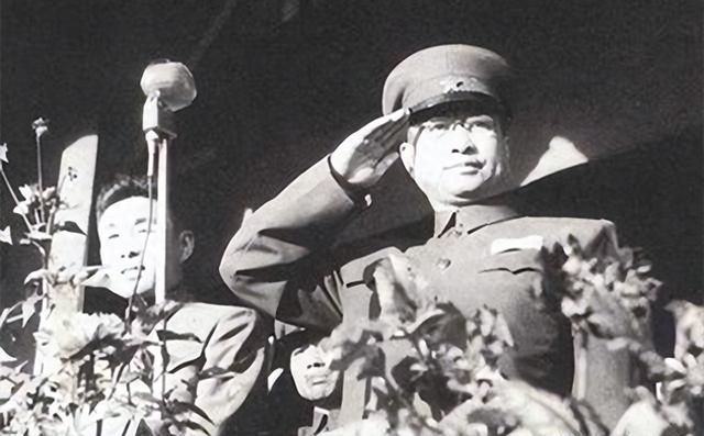 1950年，陈赓下令击毙副主席之子，毛主席得知后：让龙云处理