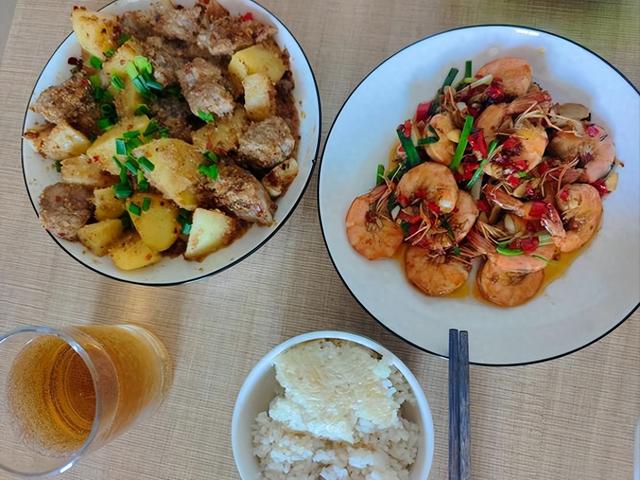 社交太累，聚餐变味，年轻人更爱一个人吃饭