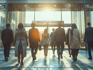 12月“反常”大揭秘：年轻人开启务实新纪元