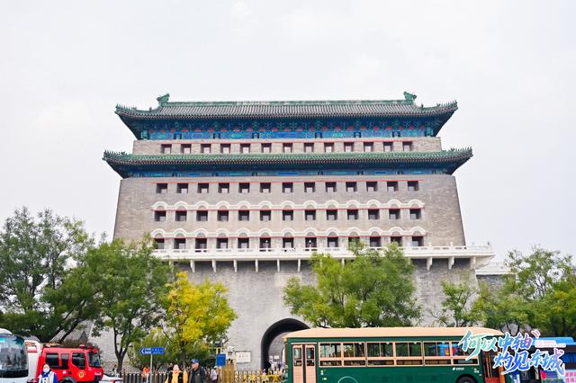 中外体验官共乘“律动巴士”，东城探索文旅国际传播新模式