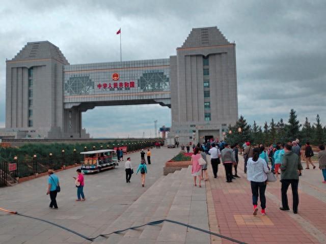 到了满洲里我们做了四件事，其中一件至今难以释怀