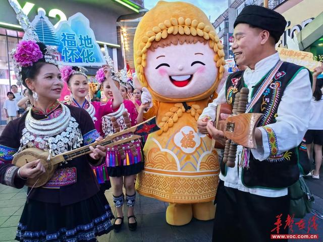 黄兴广场“飘”来雪峰诗意  雪峰山旅游联盟长沙推介会燃情启幕