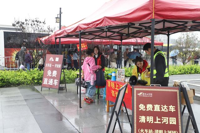 国庆中秋长假｜“双节”+菊展，开封火车站高峰期平稳有序