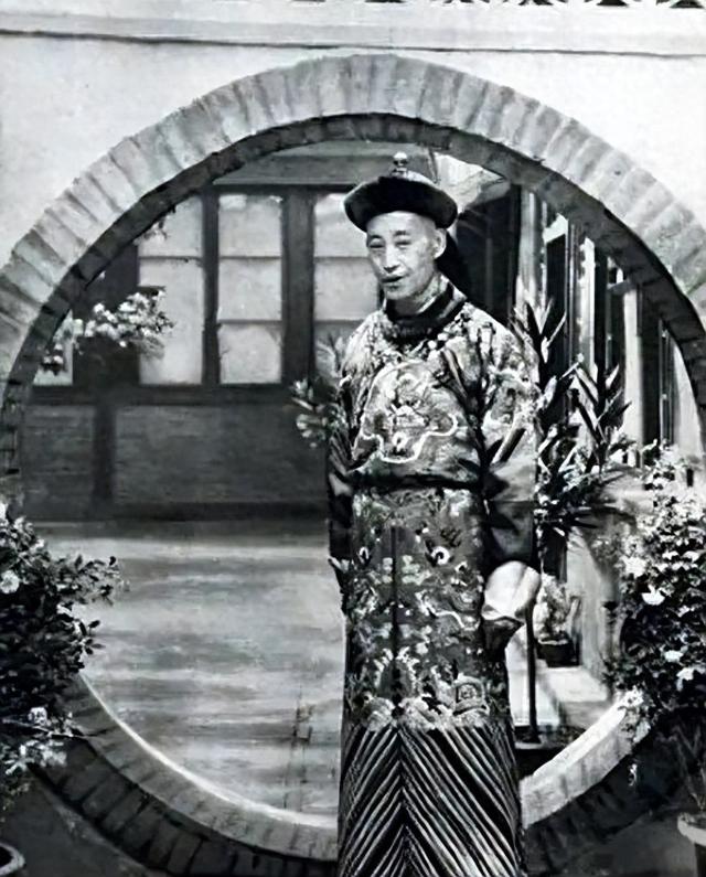 晚清太监尹春如，给齐白石看大门22年，没有工钱，每月就给几幅画