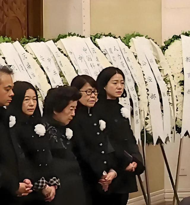 杨振宁告别仪式上，49岁翁帆近照曝光，原来杜致礼亲妹真的没说错