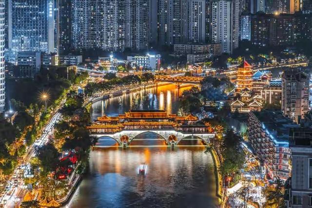 成都大蜕变！住在这的人有福了，出行吃喝全攻略