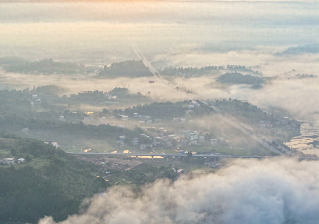 四川华蓥：山乡犹如水墨画