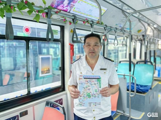 邂逅青岛晨曦之美！“晨光巴士”载着手绘景点地图亮相
