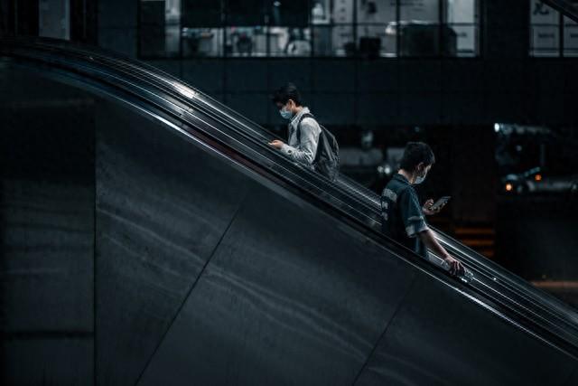 又快过年了	，今年的你还好吗？请给自己一个拥抱“爱你，老己！”