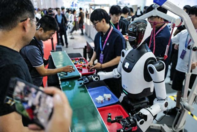 2025世界机器人大会展示千余件产品，融资金额近15亿元