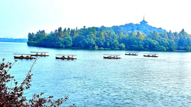 西湖:一砚秋水写晨光