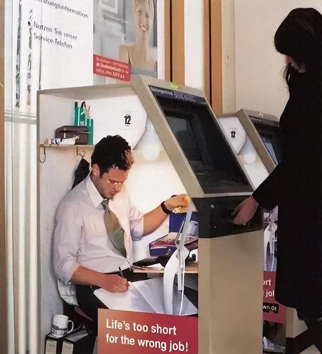 跨国外包时代来临！打工人最后价值，就是假扮AI