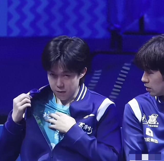 笑死！哥小心翼翼的检查球衣，生怕不是北京而是河北，还好没错