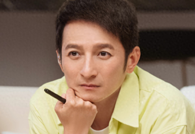 钱再多有什么用？从主持人到“精神病”，48岁李维嘉现状令人唏嘘