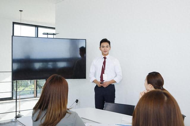 人员优化方案怎么汇报（员工从不主动汇报别催了4套落地方案）