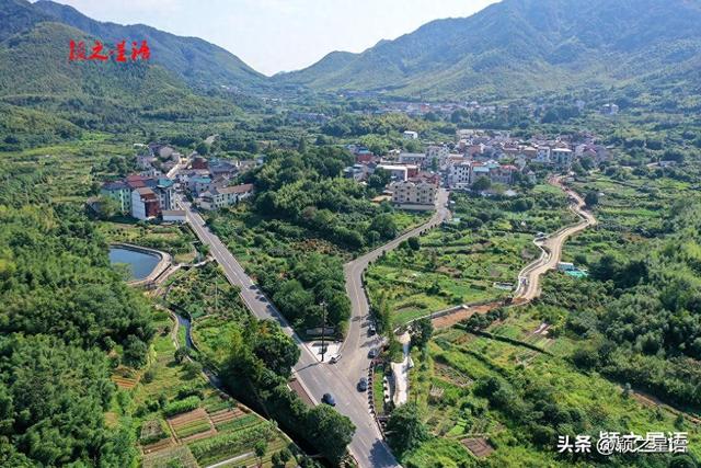绍兴铜井村，夏泽水库建成后，在水一方