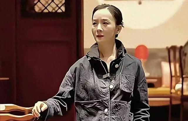 吃里扒外！13年前定居美国，回国捞金遭“驱逐”的她，52岁成笑话